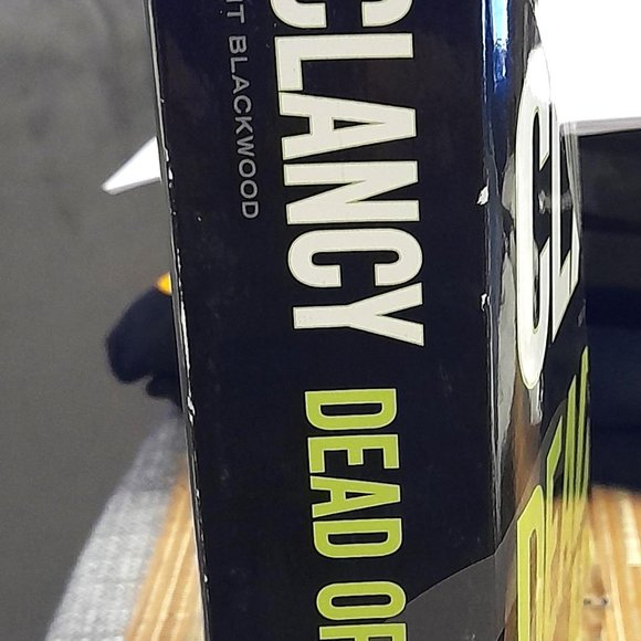 Set of 2 large paperback Tom Clancy Novels. - Picture 9 of 16